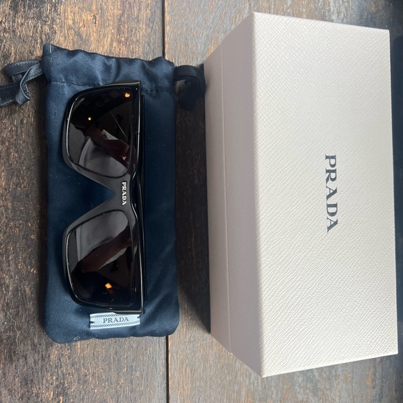 Prada Sunglasses PR 09YS - Picture 4 of 10